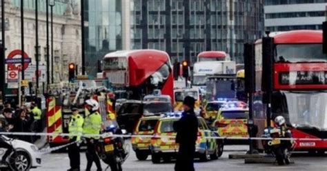 Attentato A Londra Precipita Nel Tamigi E Si Salva