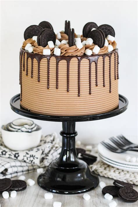 Smoreo Cake With Toasted Marshmallow Oreo Filling Cake By Courtney