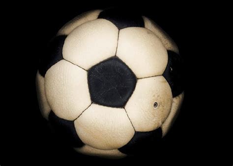 Designaholic La Evolución Del Balón De Futbol