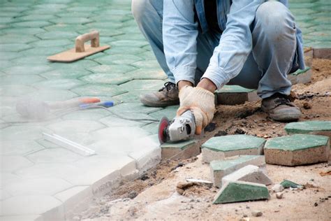 How To Cut Concrete Pavers With Chisel - img-Abcde