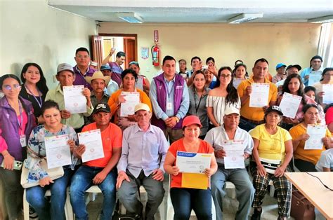 En el cantón Macará se realiza la entrega de carnets de la Agricultura