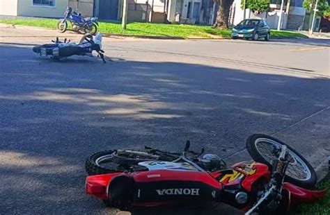 Lesiones Graves Heridos Producto Del Choque Entre Dos Motocicletas