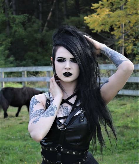 Pin By Una Vinchuca On Goth Dark Beauty Gothic Girls Girls Album