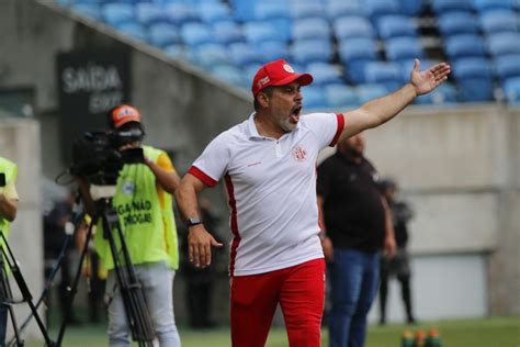 Um dia após anunciar SAF América RN dispensa técnico Leandro Sena