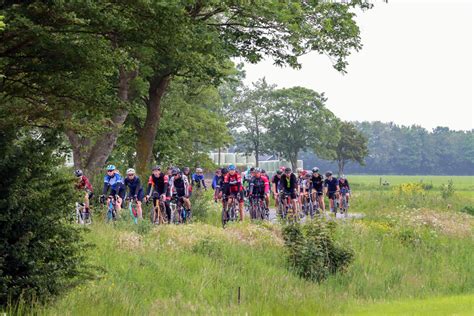 Fotonieuws Duizenden Fietsers Onderweg Om De Elfstedentocht Te