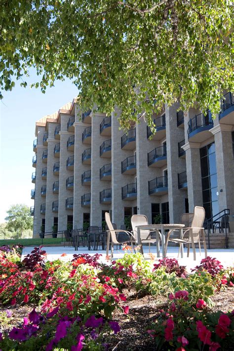 DoubleTree by Hilton Hotel Bemidji Coupons near me in Bemidji | 8coupons