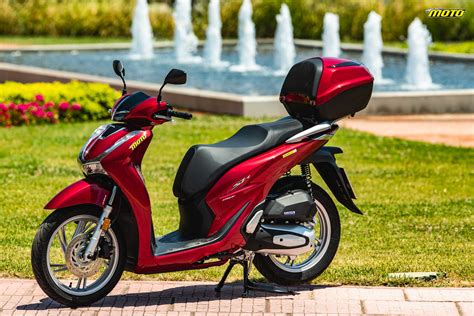 Οδηγούμε το Honda SH 150i Smart Top Box MOTOMAG