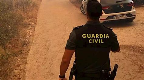 Dos Guardias Civiles Salvan La Vida A Una Mujer De A Os En Moa A