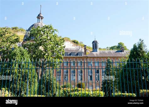 Iron And Brick Fence Hi Res Stock Photography And Images Alamy