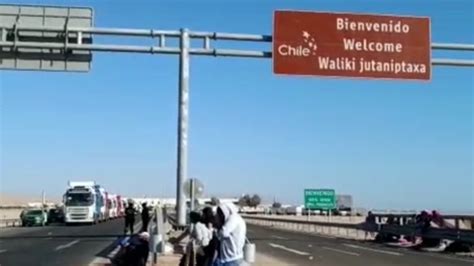 Migrantes Contin An Varados En El Paso Fronterizo De Chacalluta Youtube