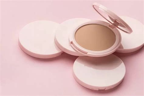 5 Rekomendasi Bedak Padat Terbaik Untuk Hasil Makeup Tahan Lama Cocok