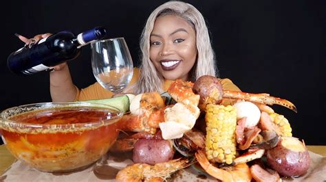 Spicy King Crab Legs Shrimp Seafood Boil Mukbang Eating Show