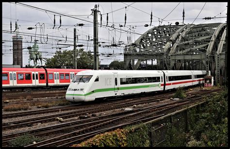 Ein Ice Verl T Mit Steuerwagen Voraus Am Um