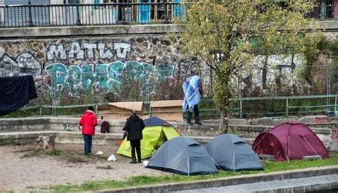 En France avec 300 000 le nombre des sans domiciles fixe a doublé