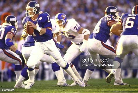 Super Bowl XXI, New York Giants QB Phil Simms in action vs Denver ...