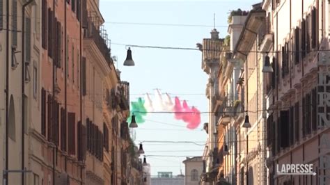 Giugno Il Volo Delle Frecce Tricolori Nel Cielo Di Roma Lapresse