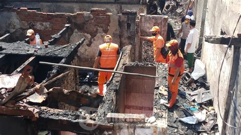 Kebakaran Rumah Penduduk Sawah Besar Jakarta Foto