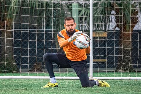 Manaus Anuncia Goleiro Jo O Guilherme Ex Figueirense Para