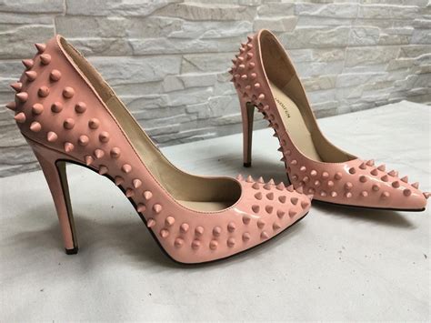 Scarpin Verniz Nude Parise Joias