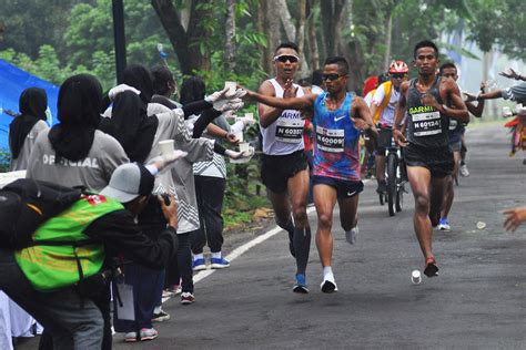 Lari Maraton Pengertian Sejarah Nomor Lari Dan Tekniknya