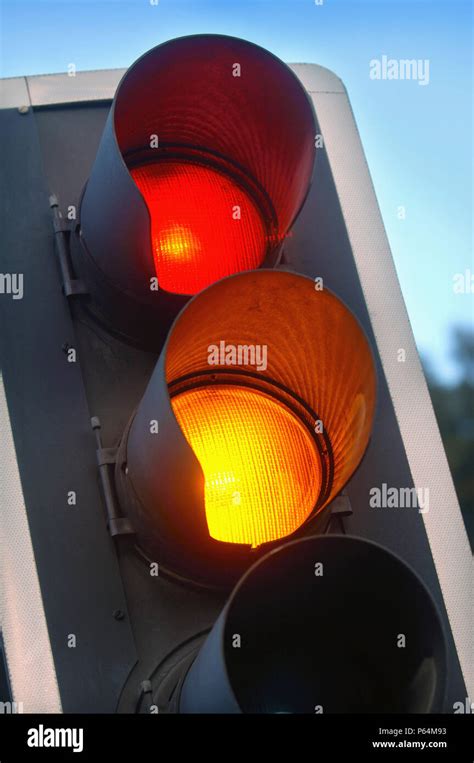 Flashing Amber Traffic Light Ireland At German Shanahan Blog