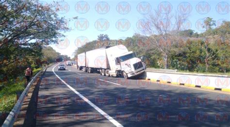 Trailer Choca Contra Muro De Contenci N En La Autopista Tepic Villa