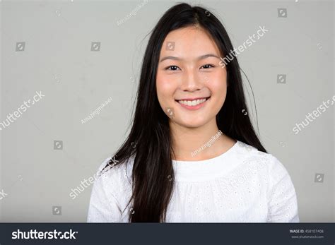 Muchacha Adolescente Asiática Feliz Foto De Stock 458107408 Shutterstock