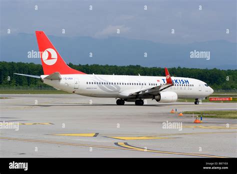 Turkish Airlines Boeing 737 8F2 avec Winglets TC JGU Airliner roulage à