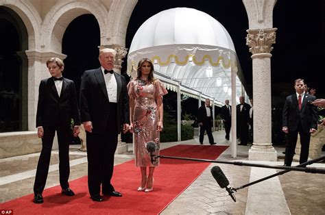 The Trumps Arrive At Mar A Lago New Years Eve Party Daily Mail Online