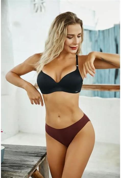 8 Hot Sexy Myri Bikini Pics