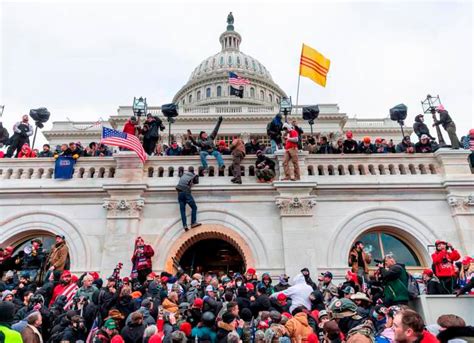 Nueva Condena Por Asalto Al Capitolio En Ee Uu 17 Años De Prisión A Líder De Los Proud Boys