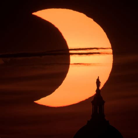 partial-solar-eclipse-photos-nasa-2-980×1536 – Fubiz Media