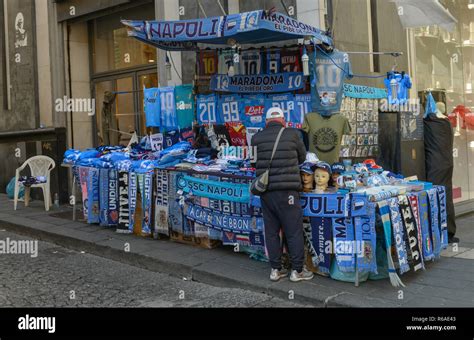 Bandera del ssc napoli fotografías e imágenes de alta resolución Alamy