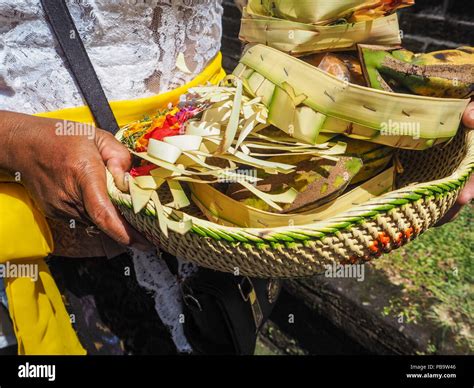 Canasta De Ofrendas Fotograf As E Im Genes De Alta Resoluci N Alamy