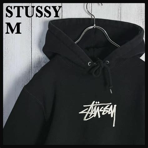 Stussy 【人気デザイン】ステューシーセンター刺繍ロゴ入りパーカー 定番ブラック 即完売の通販 By Avancer｜ステューシーならラクマ