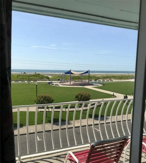 15 Oceanfront Hotels in Wildwood Crest, NJ: on the Beach