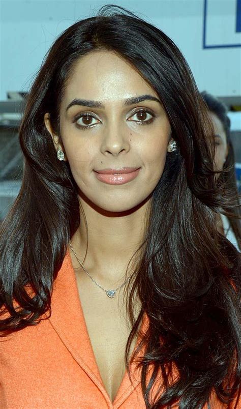 How Do Celebrities With Diamond Face Shape Style Their Hair?
