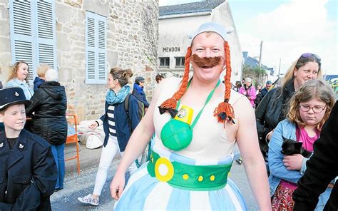 Costumes et chars à gogo pour un carnaval bigarré à Locoal Mendon Le