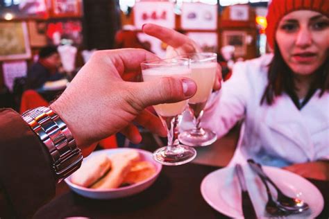 ¿Beber alcohol en la primera cita? - Considera esto primero