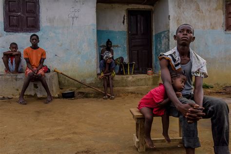 Despite Aid Push Ebola Is Raging In Sierra Leone The New York Times