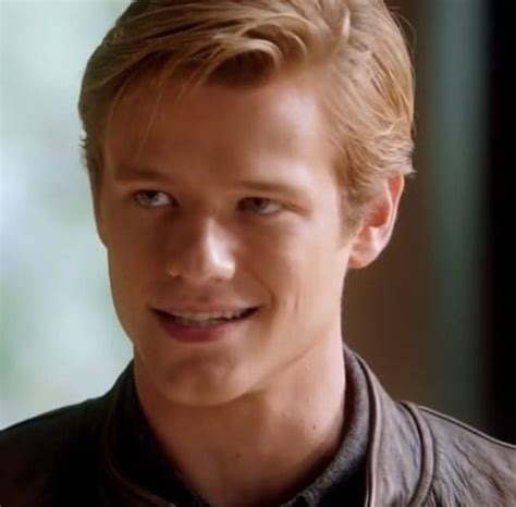 Angus Macgyver Macgyver 2016 Lucas Till Macgyver Cusick Eads