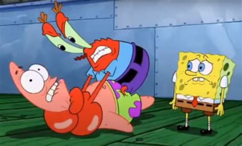 Mr Krabs choking Patrick and Spongebob on the side Meme 生成器