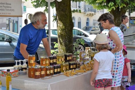 Le marché de Thiviers Office de Tourisme Périgord Limousin