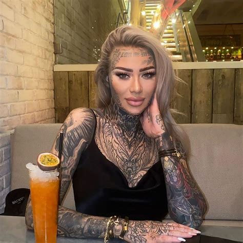 Conhe A Becky Holt A Mulher Mais Tatuada Do Reino Unido