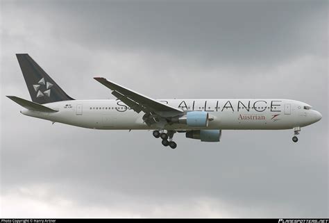 OE LAY Austrian Airlines Boeing 767 3Z9ER Photo By Harry Artner ID