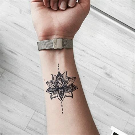 Fiore Di Loto Tatuaggio Significato E Disegni Da Scegliere