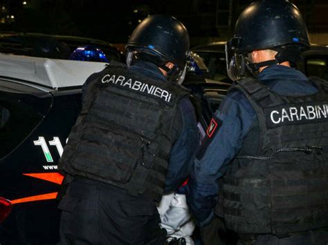 Blitz Tra Marcianise E Capodrise I Carabinieri Trovano E Sequestrano