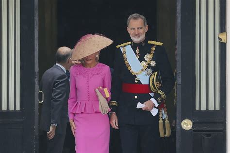 Los Reyes Felipe Vi Y Letizia Asisten A La Coronación De Carlos Iii En