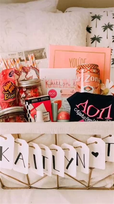 Preppy Gift Basket En