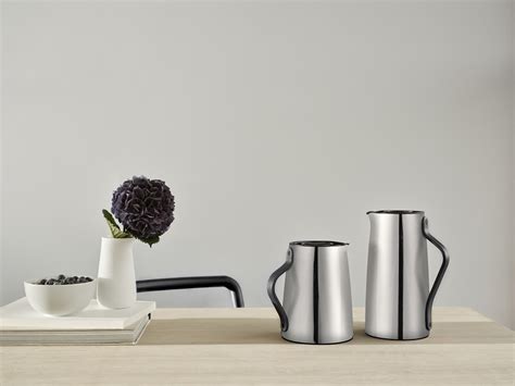 Stelton Emma Isolierkanne Kaffee 1 2 L Edelstahl Mit Schwarzem Griff